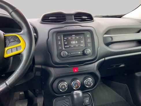 Used 2016 Jeep Renegade Latitude FWD image 7