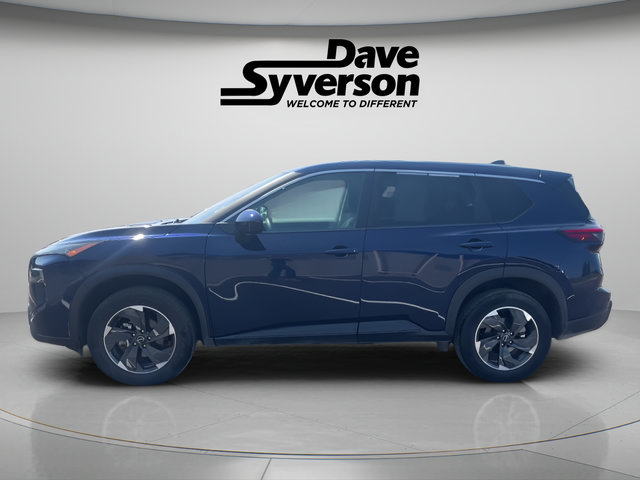 Used 2025 Nissan Rogue SV AWD/4WD image 2