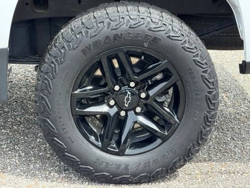 Used 2023 Chevrolet Silverado 1500 Custom Trail Boss AWD/4WD image 9