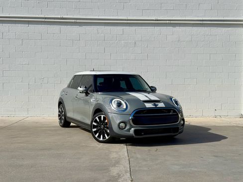 Used 2017 MINI Cooper S image 1