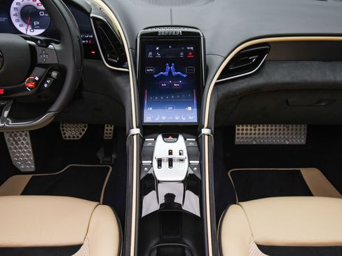 Used 2025 Ferrari Roma Spider image 47