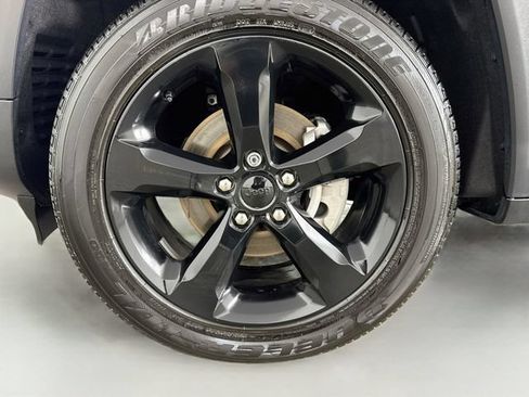 Used 2024 Jeep Grand Cherokee Altitude AWD/4WD image 36