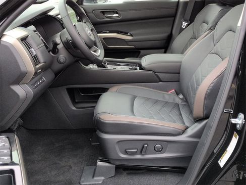 New 2025 Nissan Pathfinder Platinum w/ Cargo Package image 16