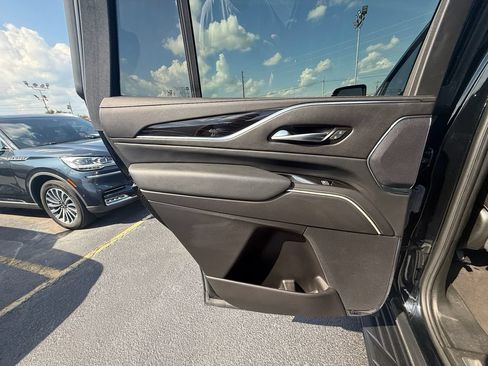 Used 2024 Cadillac Escalade Sport AWD/4WD image 18