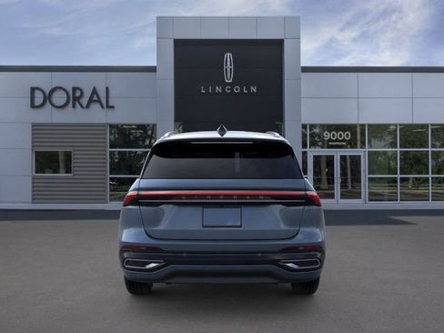 New 2025 Lincoln Nautilus Reserve image 5