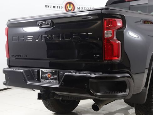 Used 2024 Chevrolet Silverado 2500 LT w/ Midnight Edition image 44
