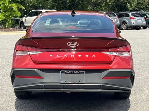 Used 2025 Hyundai Elantra Sport FWD image 12