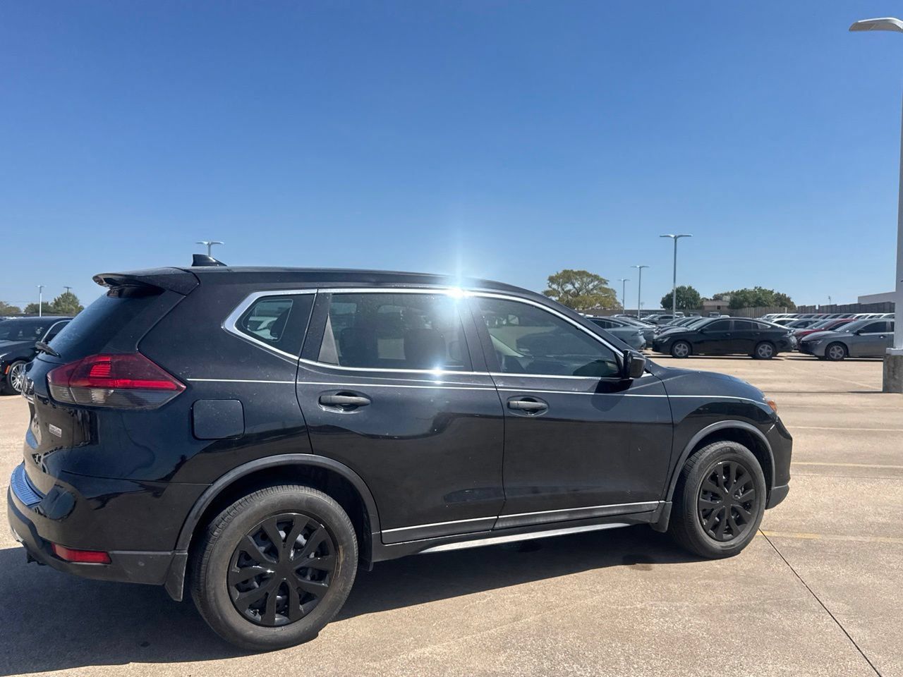 Used 2019 Nissan Rogue S FWD image 24