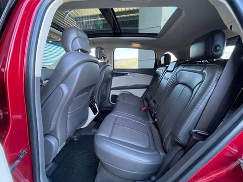 Used 2019 Lincoln Nautilus Reserve image 10