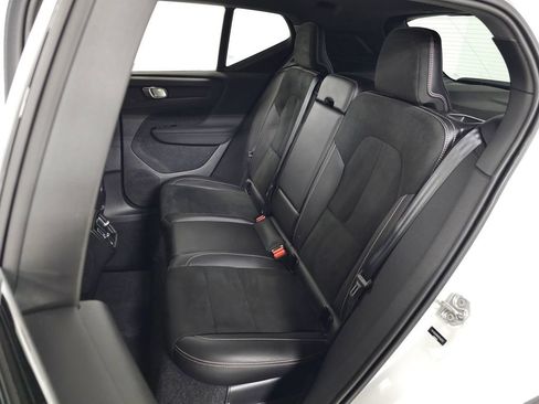 Used 2021 Volvo XC40 T5 R-Design w/ Advanced Package AWD/4WD image 37