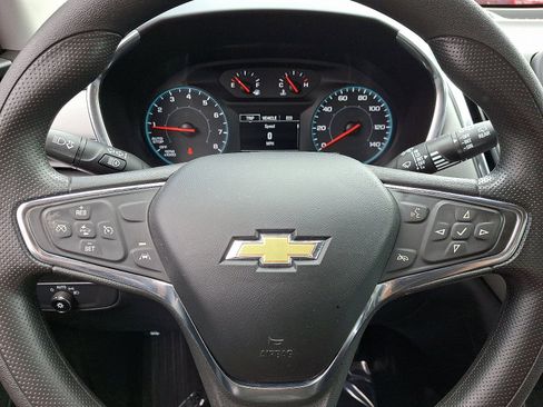 Used 2021 Chevrolet Equinox LS image 19