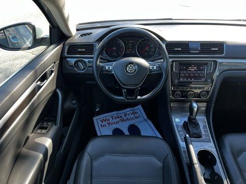 Used 2018 Volkswagen Passat 2.0T SE FWD image 31