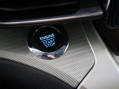 Used 2022 Ford Explorer XLT w/ Equipment Group 202A image 34