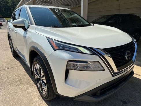 Used 2022 Nissan Rogue SV image 3