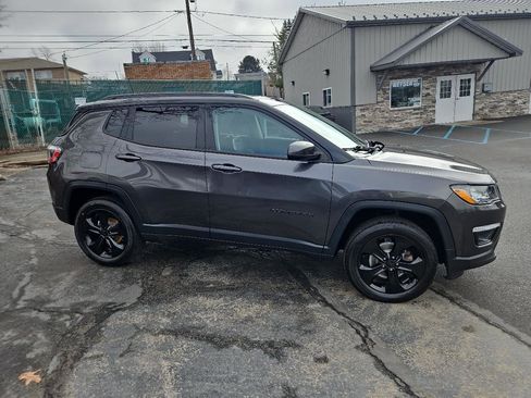 Used 2020 Jeep Compass Latitude image 2