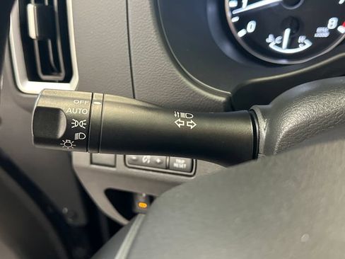 Used 2025 Nissan Frontier SV AWD/4WD image 33