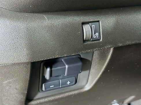 Used 2025 Chevrolet Colorado Trail Boss AWD/4WD image 12