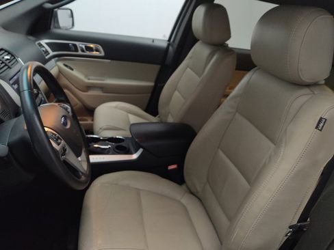 Used 2015 Ford Explorer XLT w/ Equipment Group 202B image 17