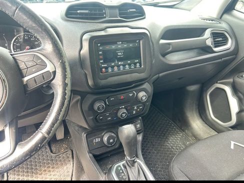 Used 2019 Jeep Renegade Latitude w/ Cold Weather Group AWD/4WD image 7