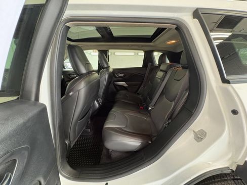 Used 2018 Jeep Cherokee Trailhawk AWD/4WD image 22