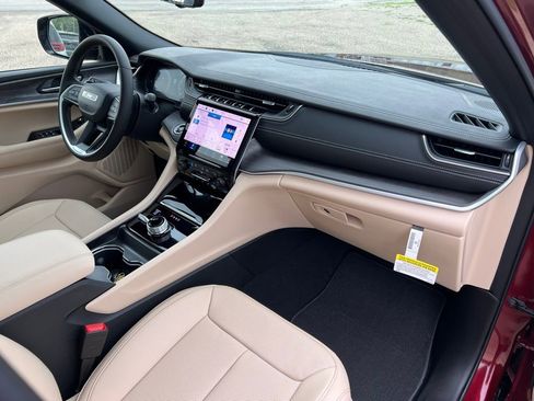 New 2025 Jeep Grand Cherokee L Limited w/ Luxury Tech Group II image 11