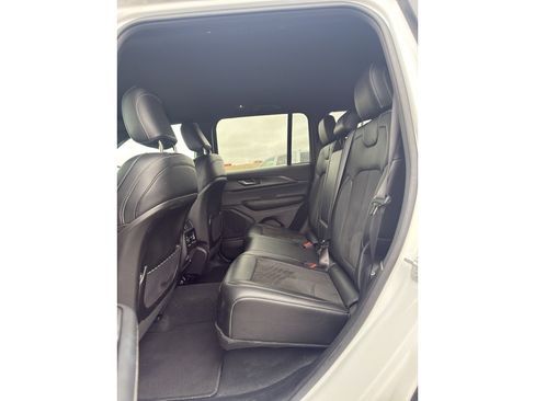 Used 2025 Jeep Grand Cherokee Altitude image 12