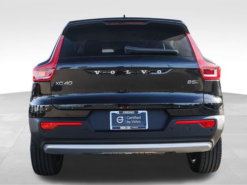 Used 2025 Volvo XC40 B5 Core AWD/4WD image 7
