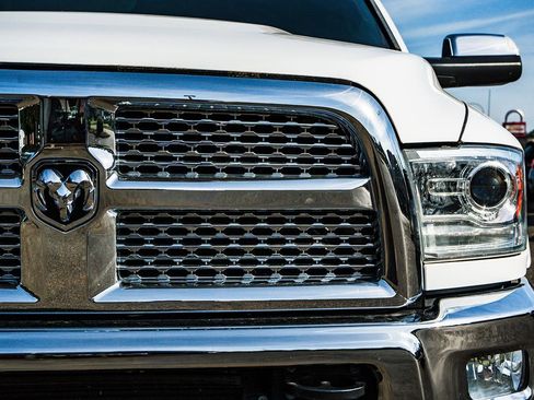 Used 2018 RAM 2500 Laramie AWD/4WD image 9