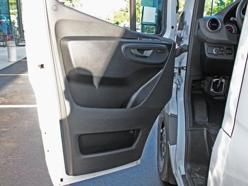 Used 2025 Mercedes-Benz Sprinter 2500 image 8