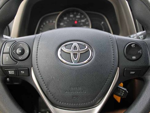 Used 2015 Toyota RAV4 LE FWD image 15