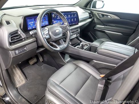 Used 2025 Chevrolet Traverse LT AWD/4WD image 10