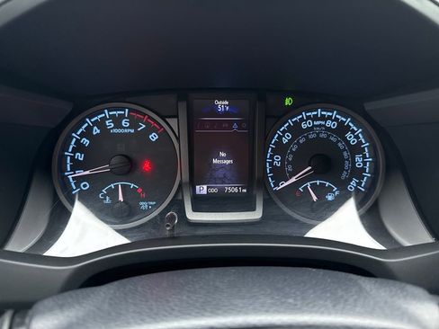 Used 2017 Toyota Tacoma TRD Sport image 23