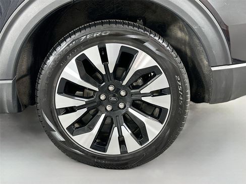 Used 2025 Ford Explorer Platinum w/ LUX Leather Package AWD/4WD image 32