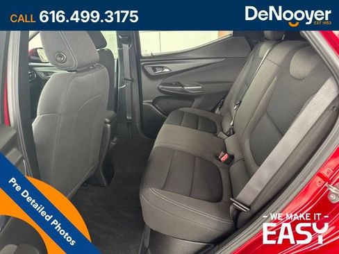 Used 2023 Chevrolet Bolt EUV LT w/ Comfort Package FWD image 18