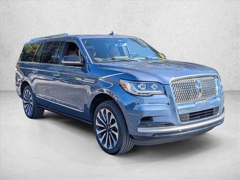 Used 2023 Lincoln Navigator L Reserve image 3
