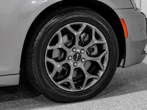 Used 2018 Chrysler 300 S AWD/4WD image 53