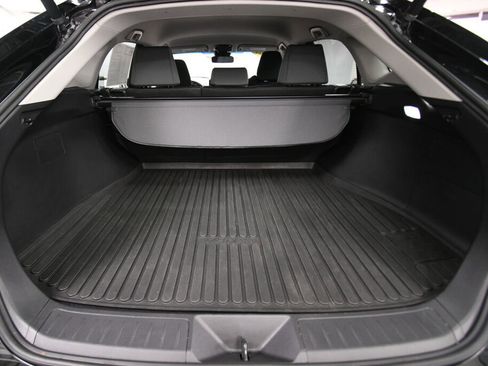 Used 2022 Toyota Venza LE image 25