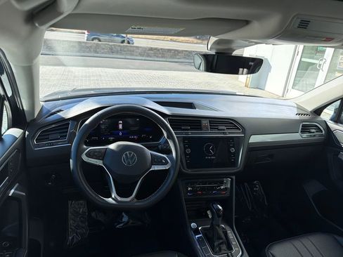 Certified 2023 Volkswagen Tiguan SE w/ Panoramic Sunroof Package image 15