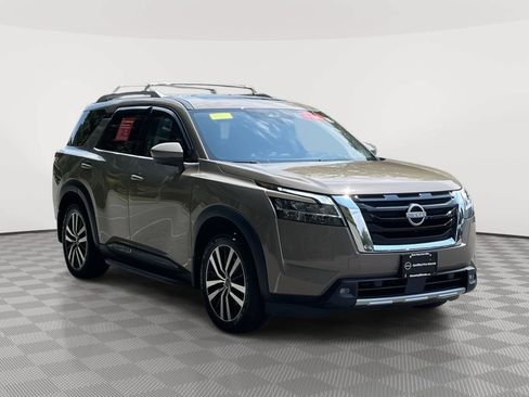Certified 2024 Nissan Pathfinder Platinum w/ Lighting Package (N93) AWD/4WD image 2
