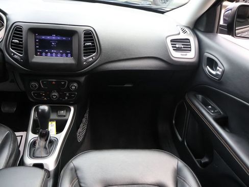 Used 2018 Jeep Compass Latitude w/ Popular Equipment Group FWD image 12