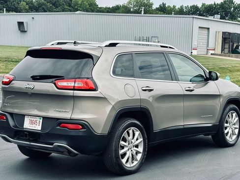 Used 2017 Jeep Cherokee Limited w/ Trailer Tow Group AWD/4WD image 10