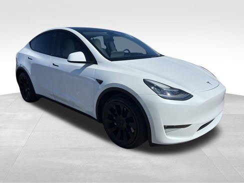 Used 2021 Tesla Model Y Long Range image 3