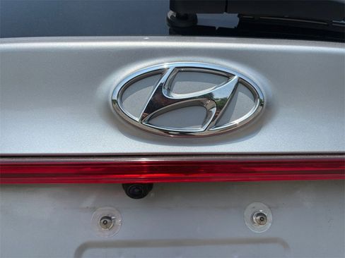 Used 2023 Hyundai Santa Fe SEL Convenience image 17