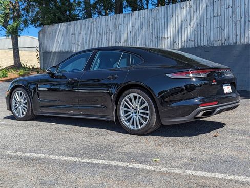 Used 2021 Porsche Panamera image 3