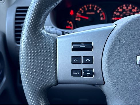 Used 2020 Nissan Frontier SV image 16