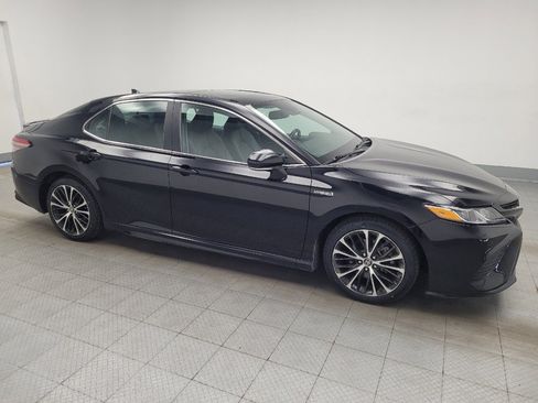 Used 2019 Toyota Camry SE w/ Sunroof Package FWD image 11
