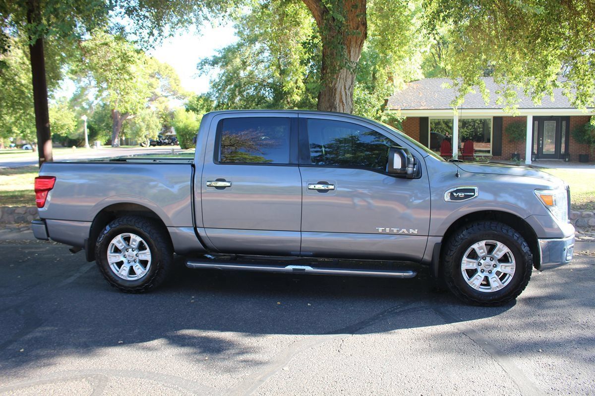 Used 2017 Nissan Titan SV AWD/4WD image 3