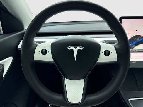 Used 2021 Tesla Model Y Long Range AWD/4WD image 19