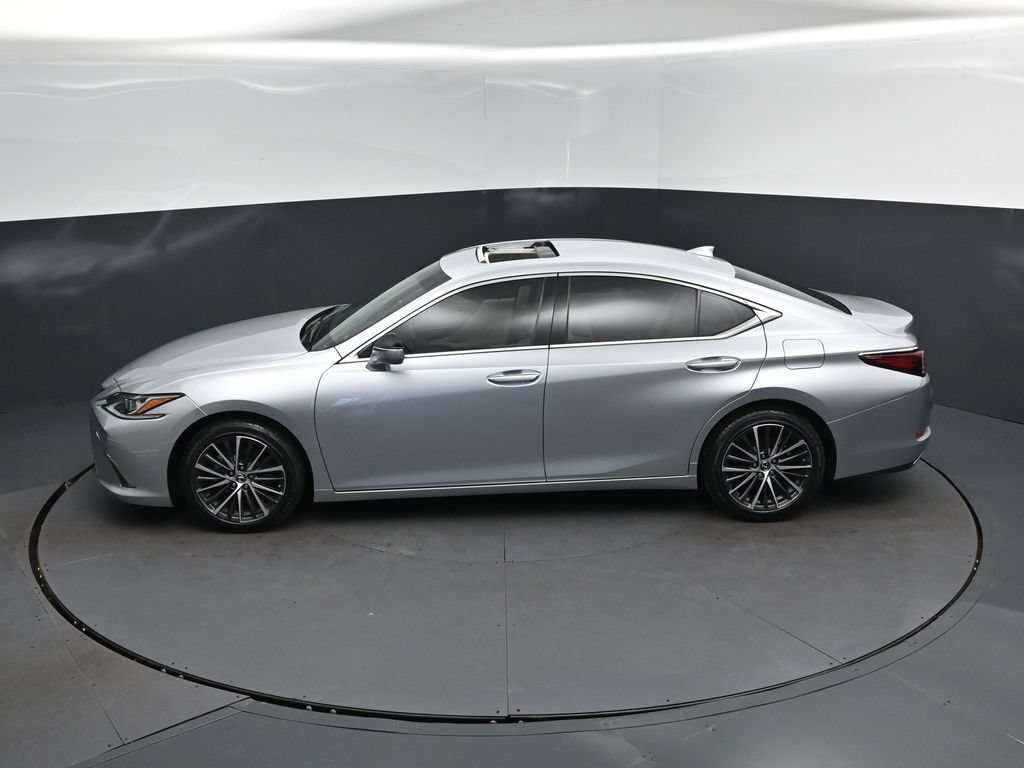 Used 2025 Lexus ES 350 w/ Premium Package FWD image 32