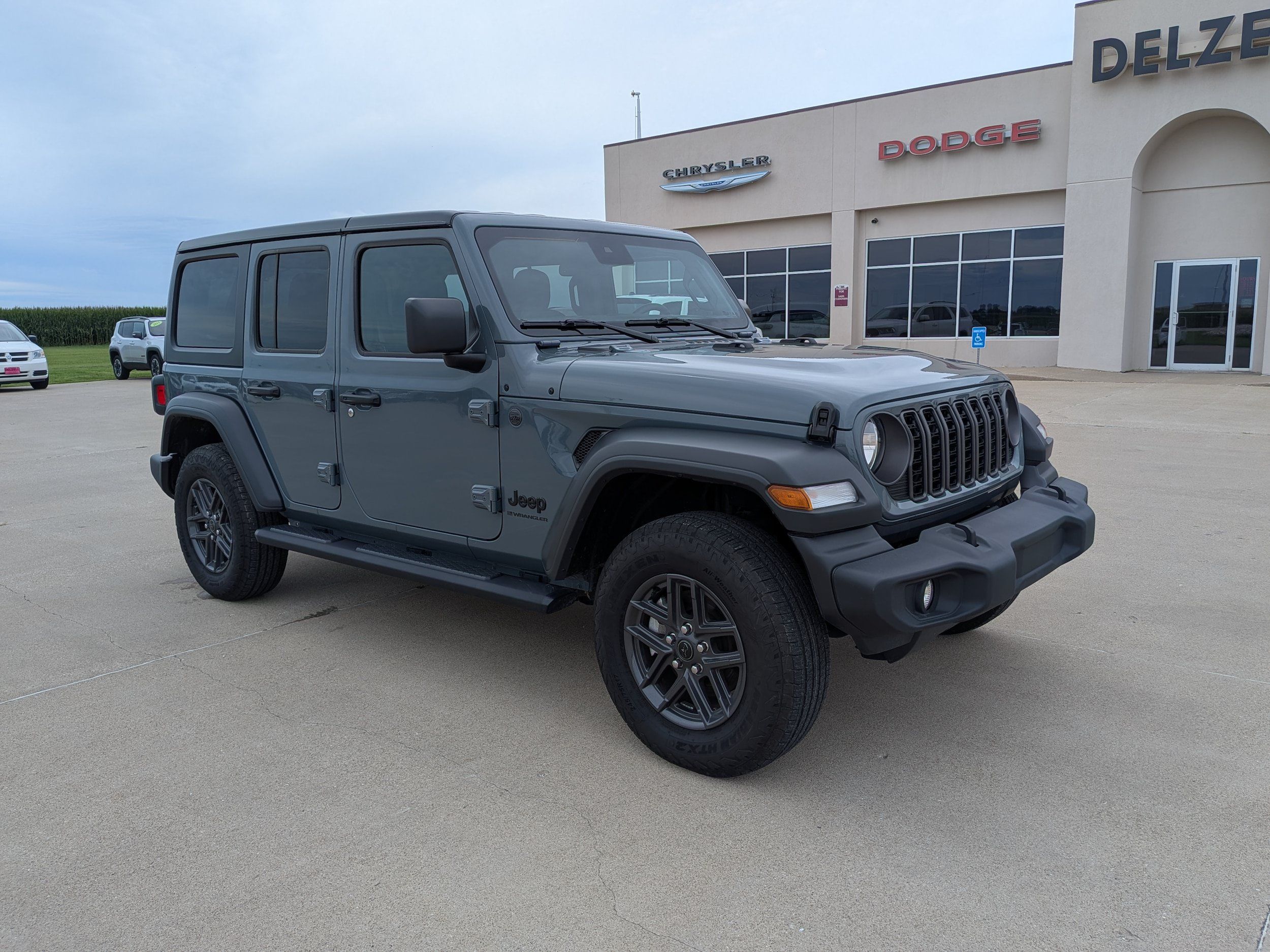 Used 2025 Jeep Wrangler Unlimited Sport AWD/4WD image 2